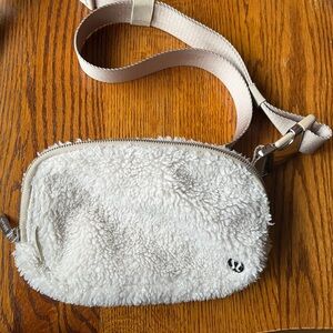 Lululemon Everywhere Belt Bag